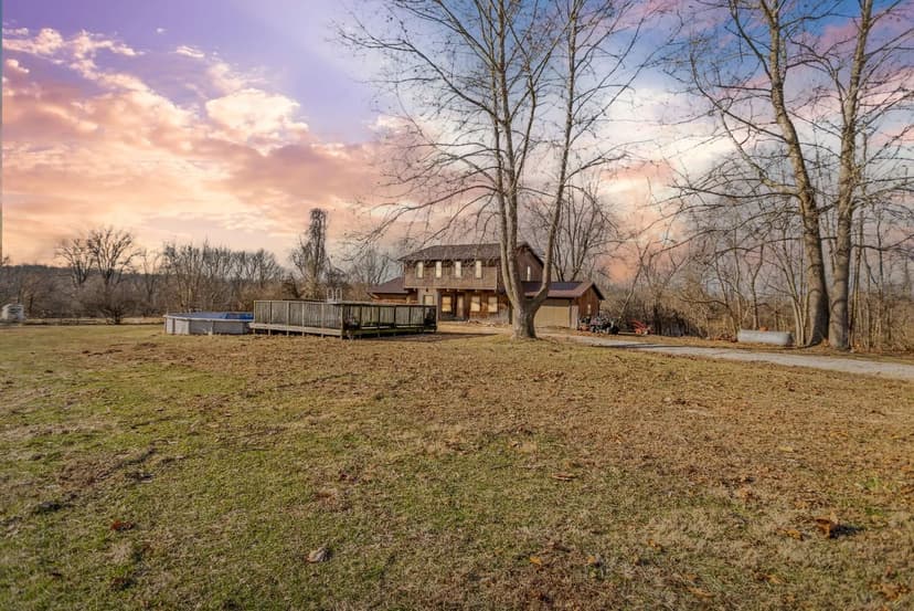 Home on 10 Acres in Calhoun County!
