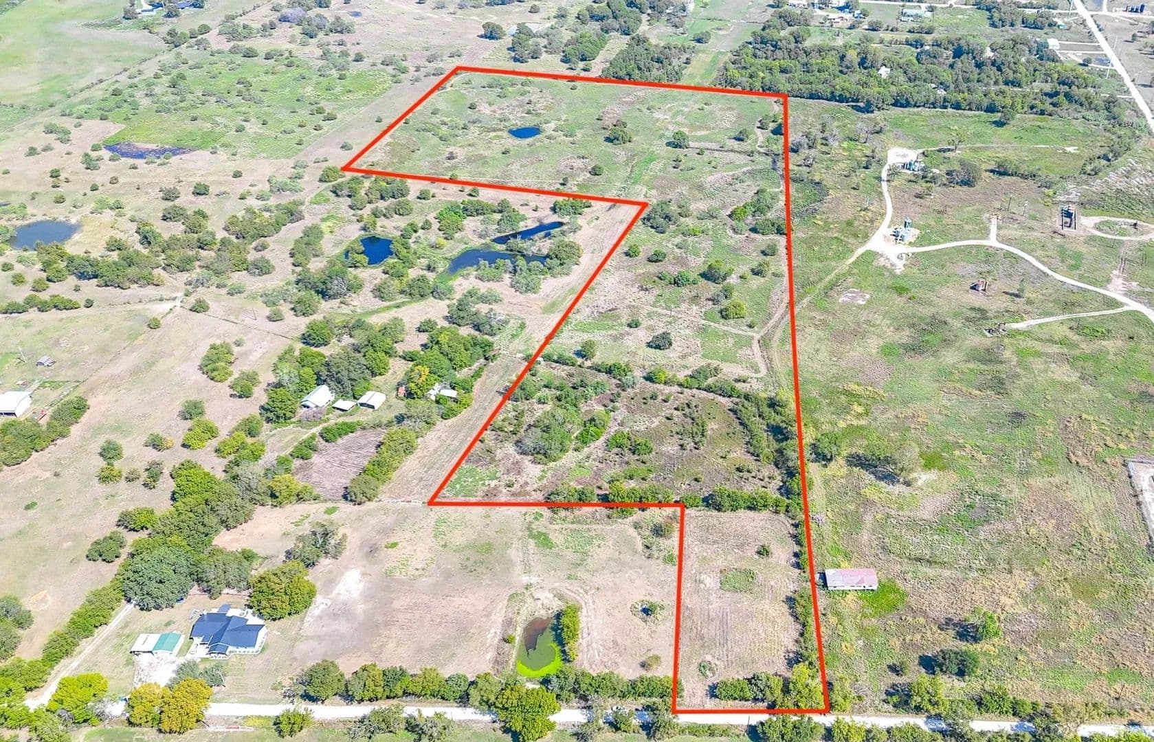 26.13 Acres of Land for Sale in Corsicana, TX - Corsicana, Texas, 75109