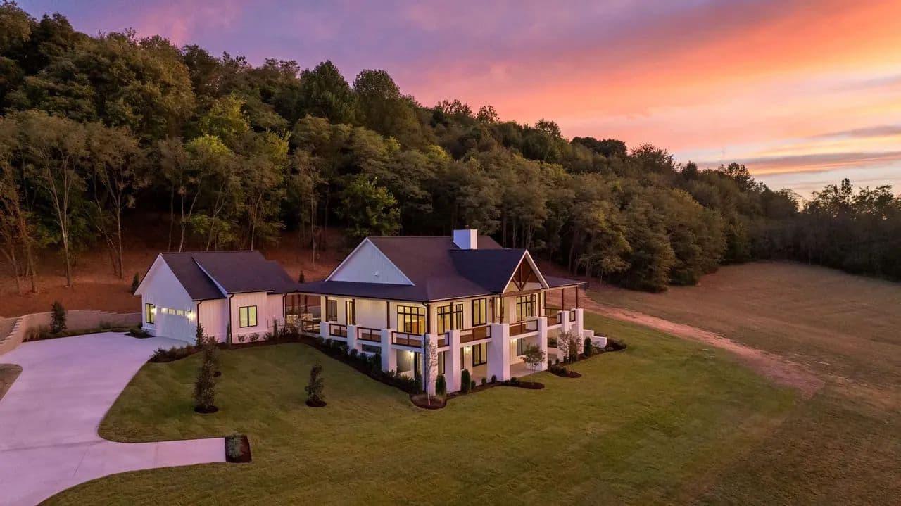 Stunning New Construction On 8.66 Acres In Thompsons Station, TN - Thompsons Station, Tennessee, 37179