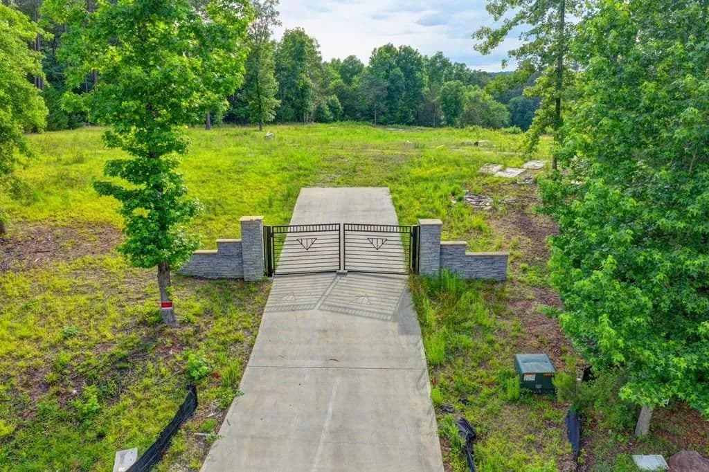 13.86 Acres of Land for Sale in Loganville, GA - Loganville, Georgia, 30052