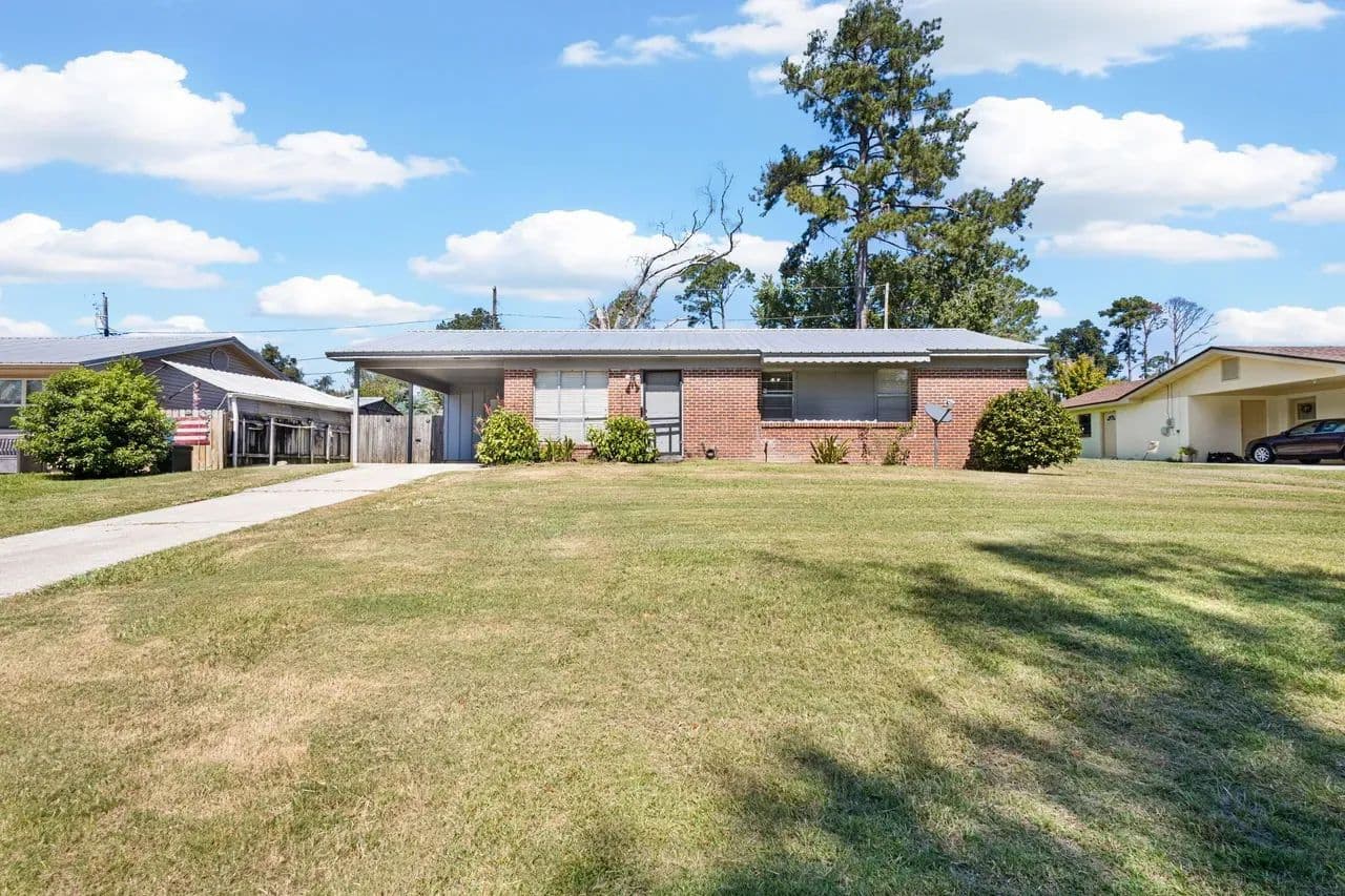 Brick Starter Home- Metal Roof + Fenced Backyard - Madison, Florida, 32340