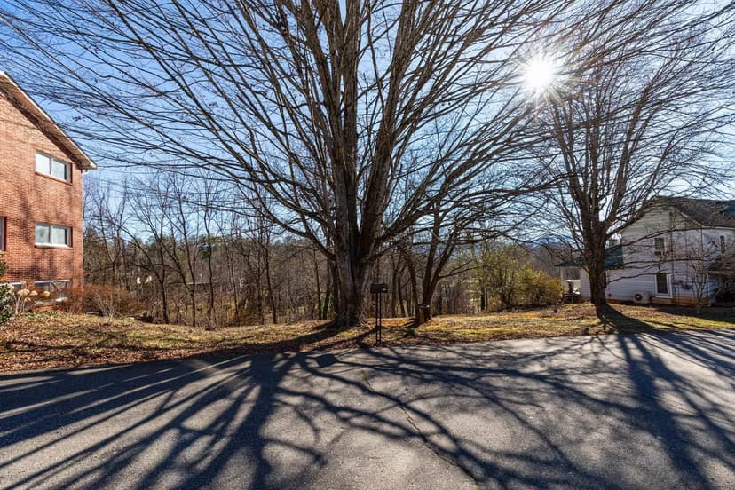 Land -Agricultural (Not Zoned) in Mars Hill