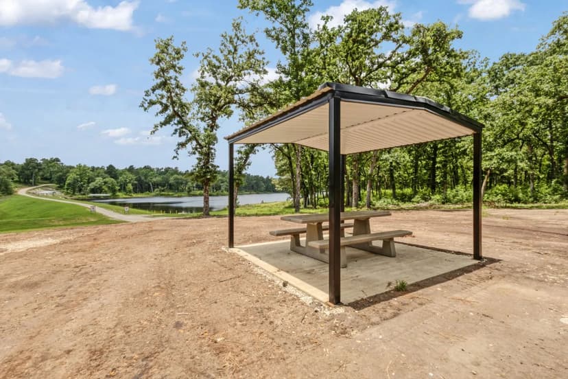 5+ acres in Gated Community in Centerville TX