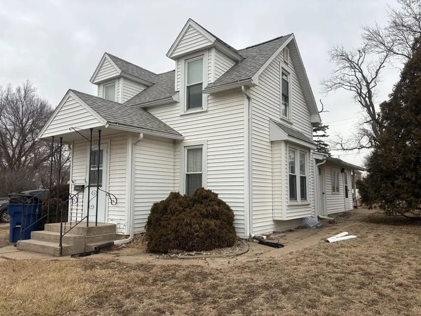 605 E. Clark St. Wausa, NE