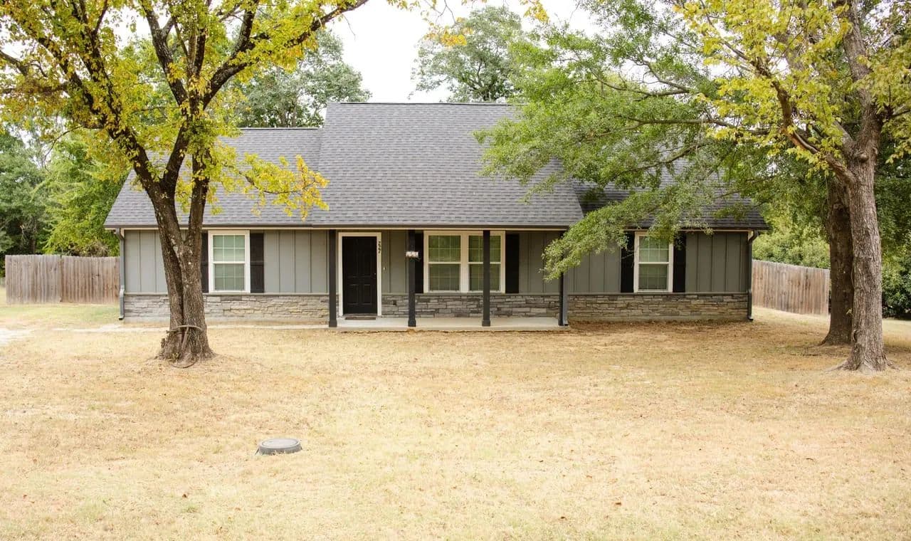 Cozy Home with Small Town Charm : 3 bed/2 bath - Bennington, Oklahoma, 74723