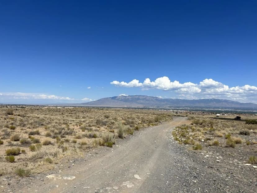 Land -Single Family Acreage in Albuquerque