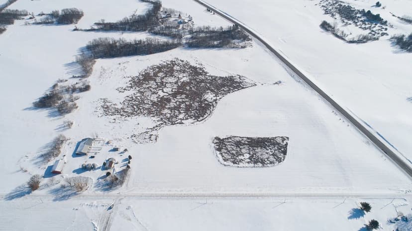 Land -Single Family Acreage in Cambridge