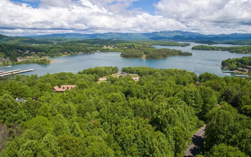 Lots & Land-Other in Hiawassee