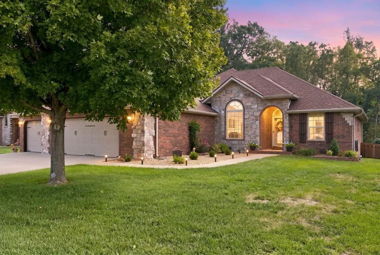 Luxury Home in Southwest Springfield Missouri - Springfield, Missouri, 65810