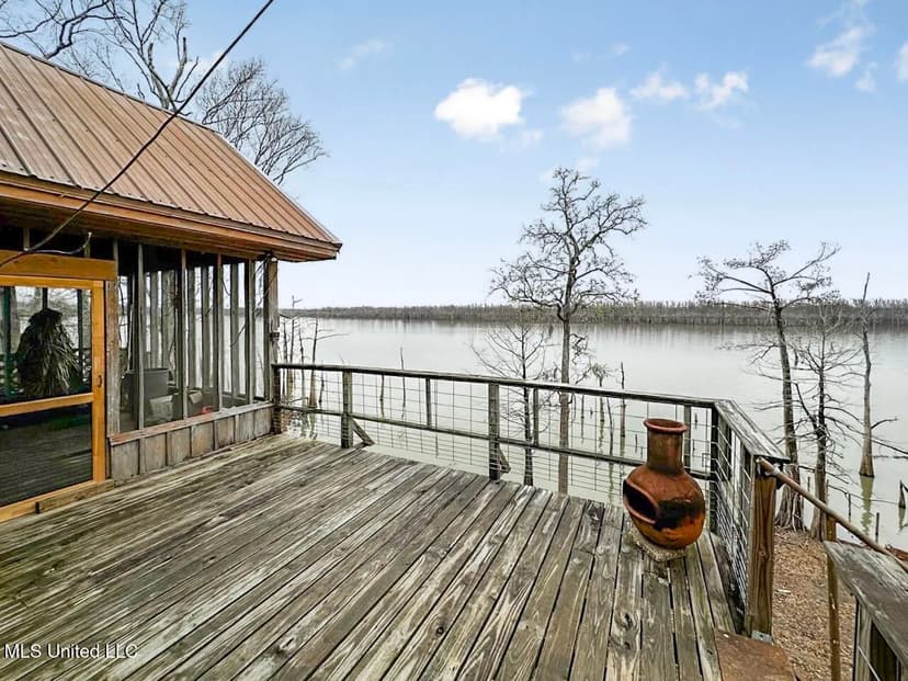 Lake Mary Cabin in Woodville, Mississippi