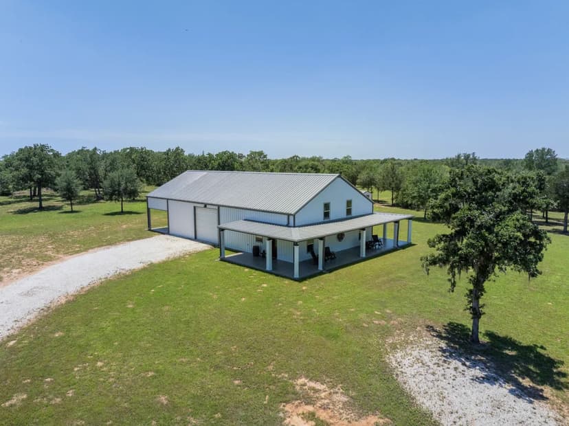 Modern Barndominium on 30± Acres in Gated Oakridge Ranch