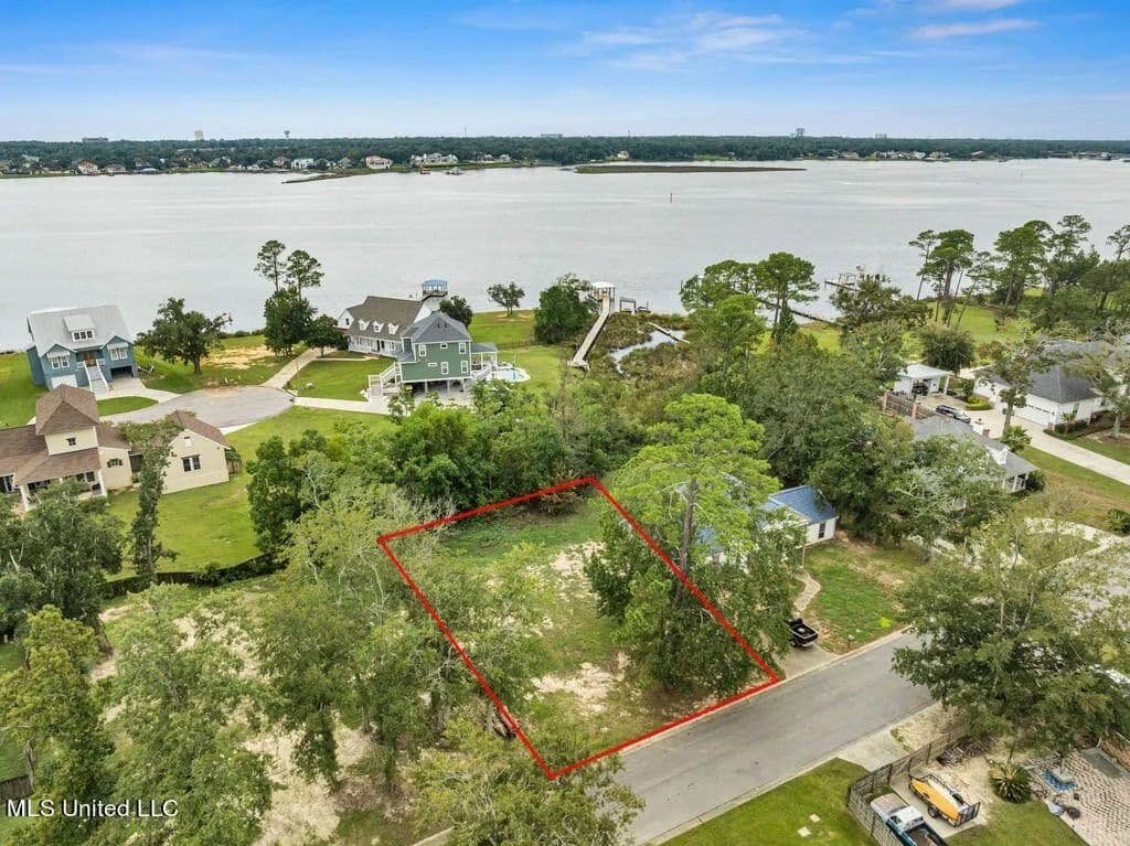 Lots & Land-Other in Biloxi - Biloxi, Mississippi, 39532