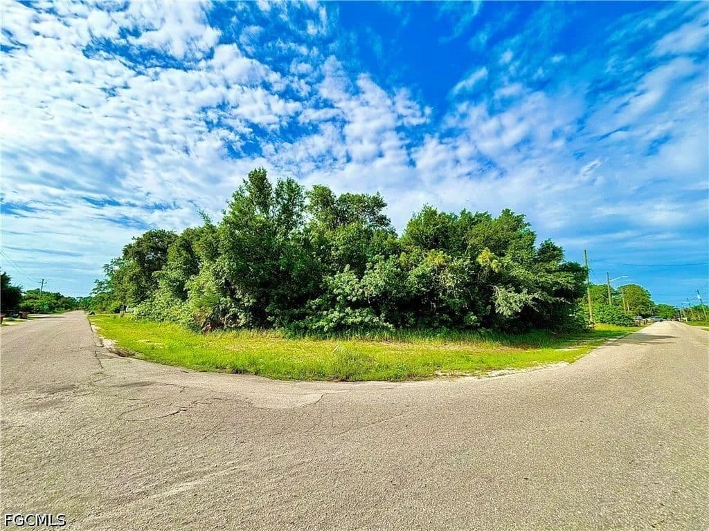 0.37 Acres of Land for Sale in Lehigh Acres, Florida - Lehigh Acres, Florida, 33973