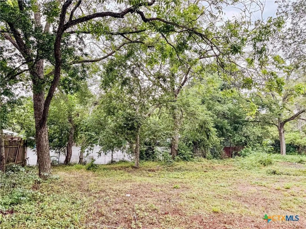 0.1 Acres of Land for Sale in Gonzales, TX - Gonzales, Texas, 78629