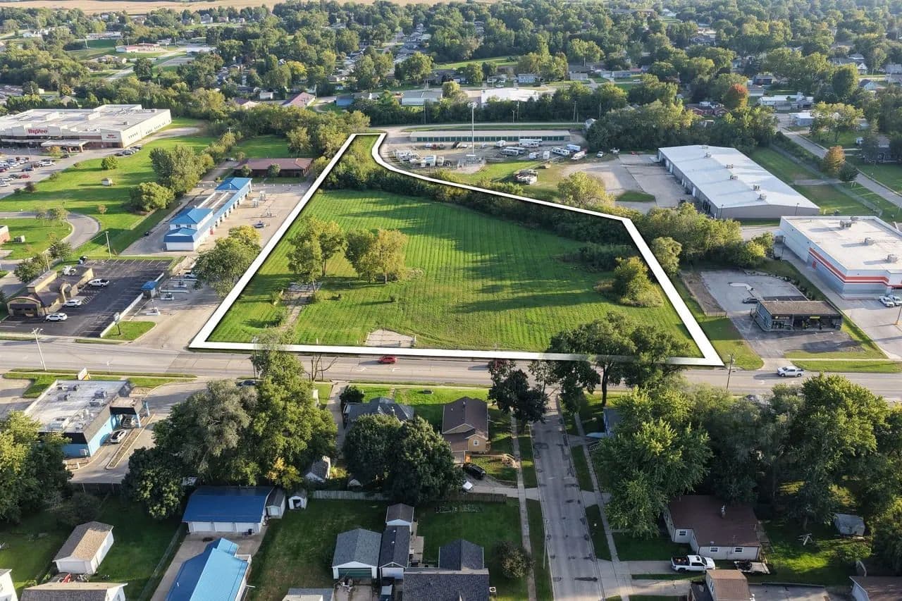 Newton Commercial Land For Sale | 5.44± Acres - Newton, Iowa, 50208
