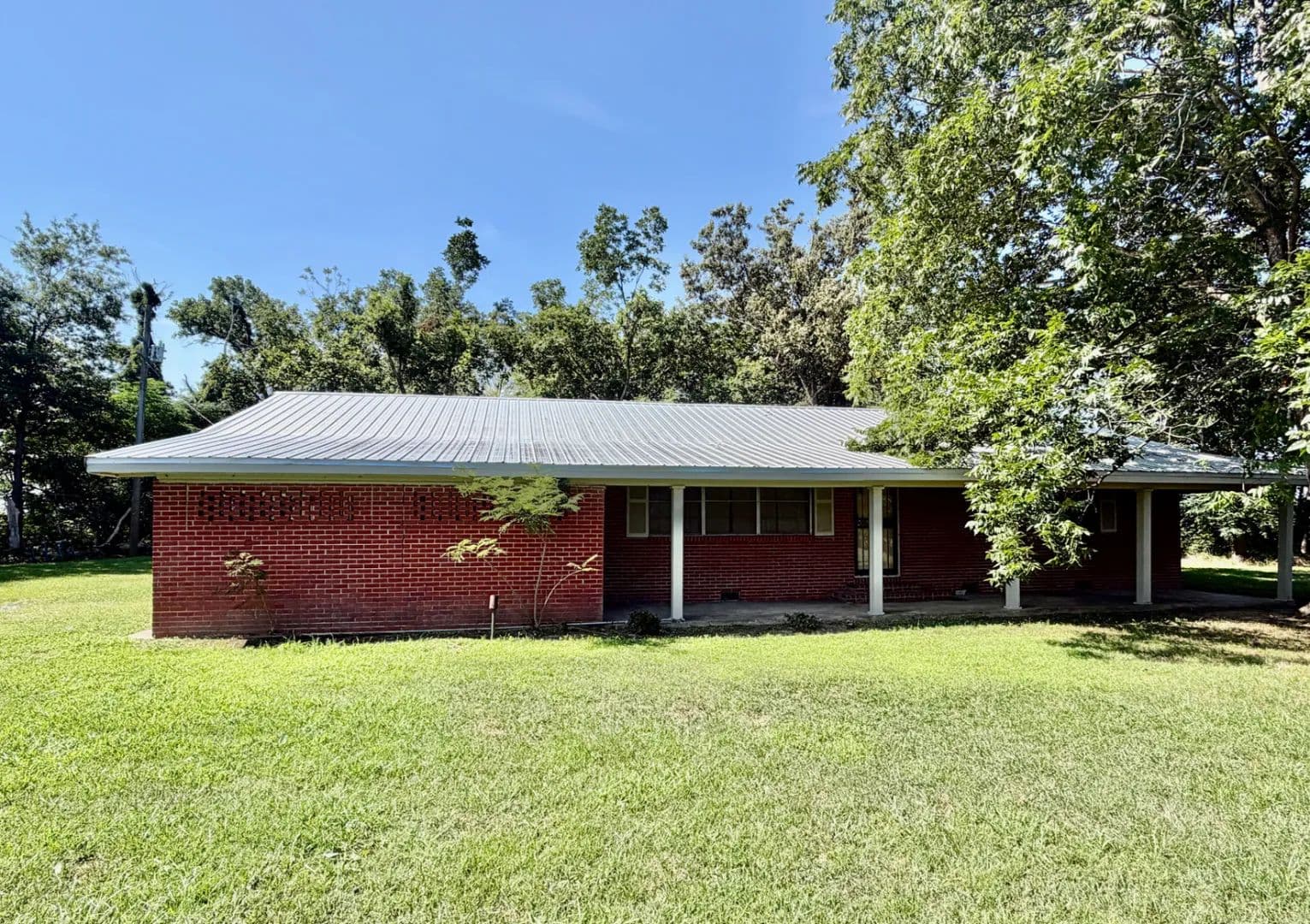 Home in Bolivar County at 1627 Highway 446 in Boyle, MS - Boyle, Mississippi, 38730