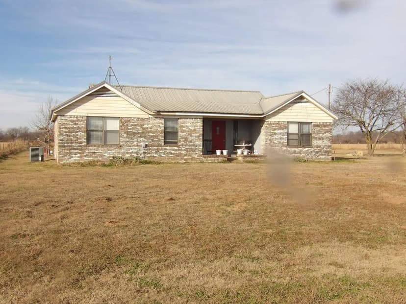 COUNTRY HOME WITH 30 ACRES IN BRYAN CO.OK.