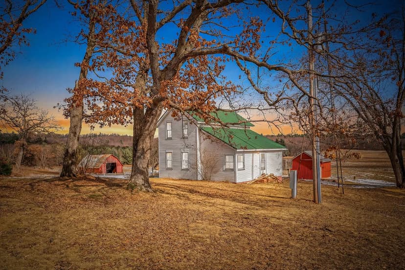 Country Home in the Scenic Countryside Just Outside of Sparta WI