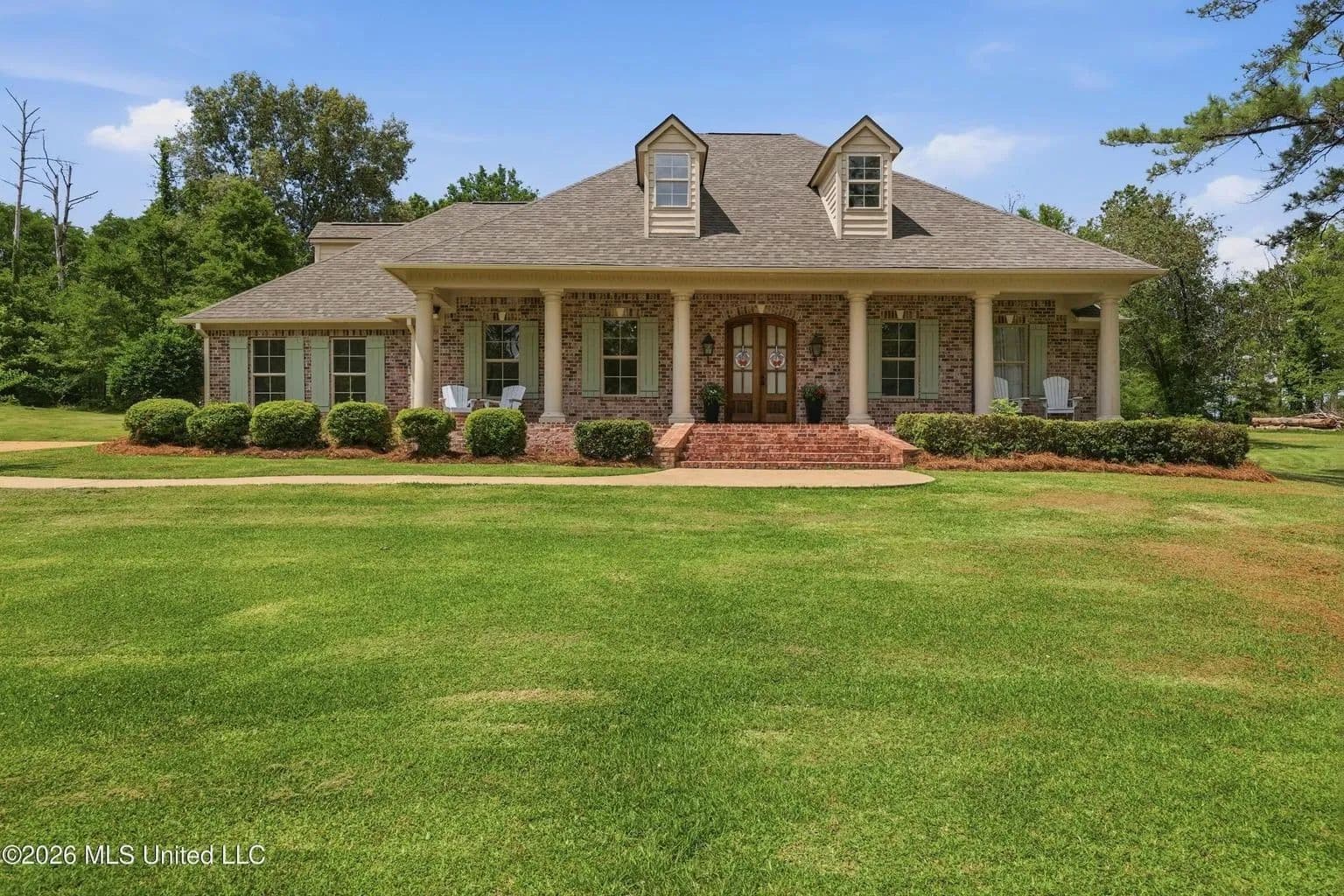 Clinton MS Home for Sale on 1.67 Acres with Pool  - Clinton, Mississippi, 39056
