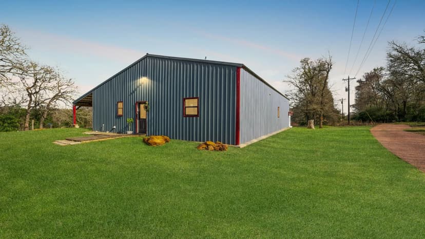 2 Bed 2 Bath Barndominium in Milam County