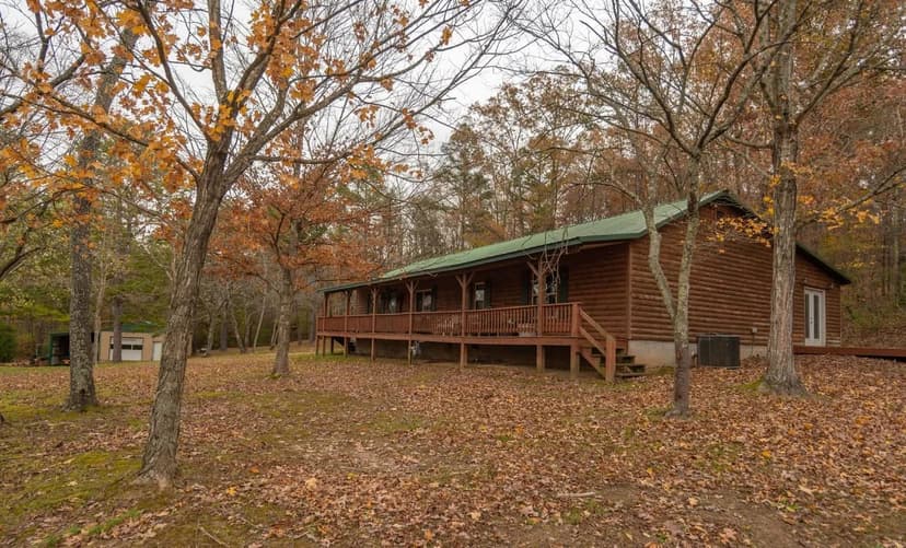 Beautiful Country Log Home in Greenville, MO