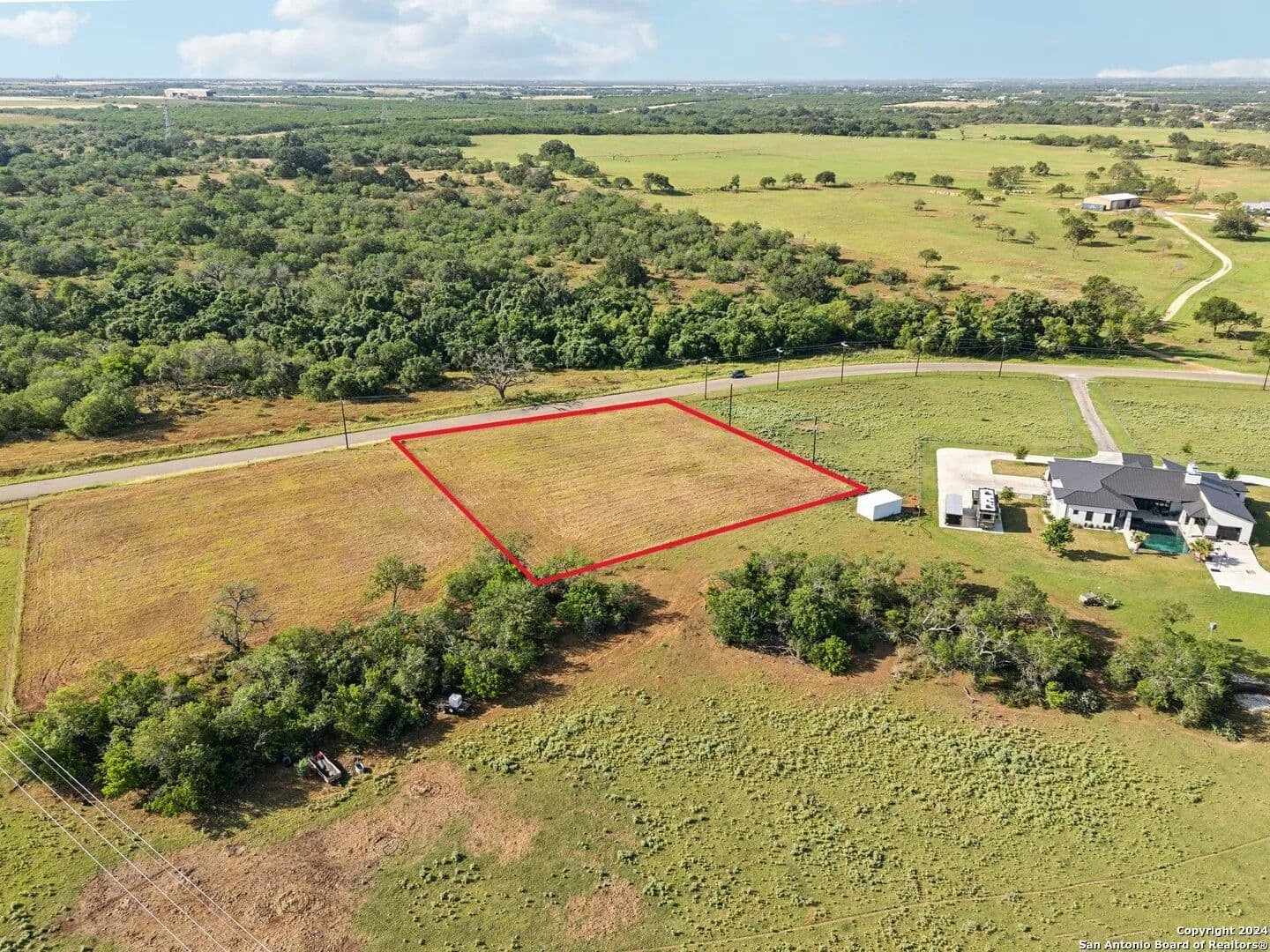 1.01 Acres of Land for Sale in Floresville, TX - Floresville, Texas, 78114