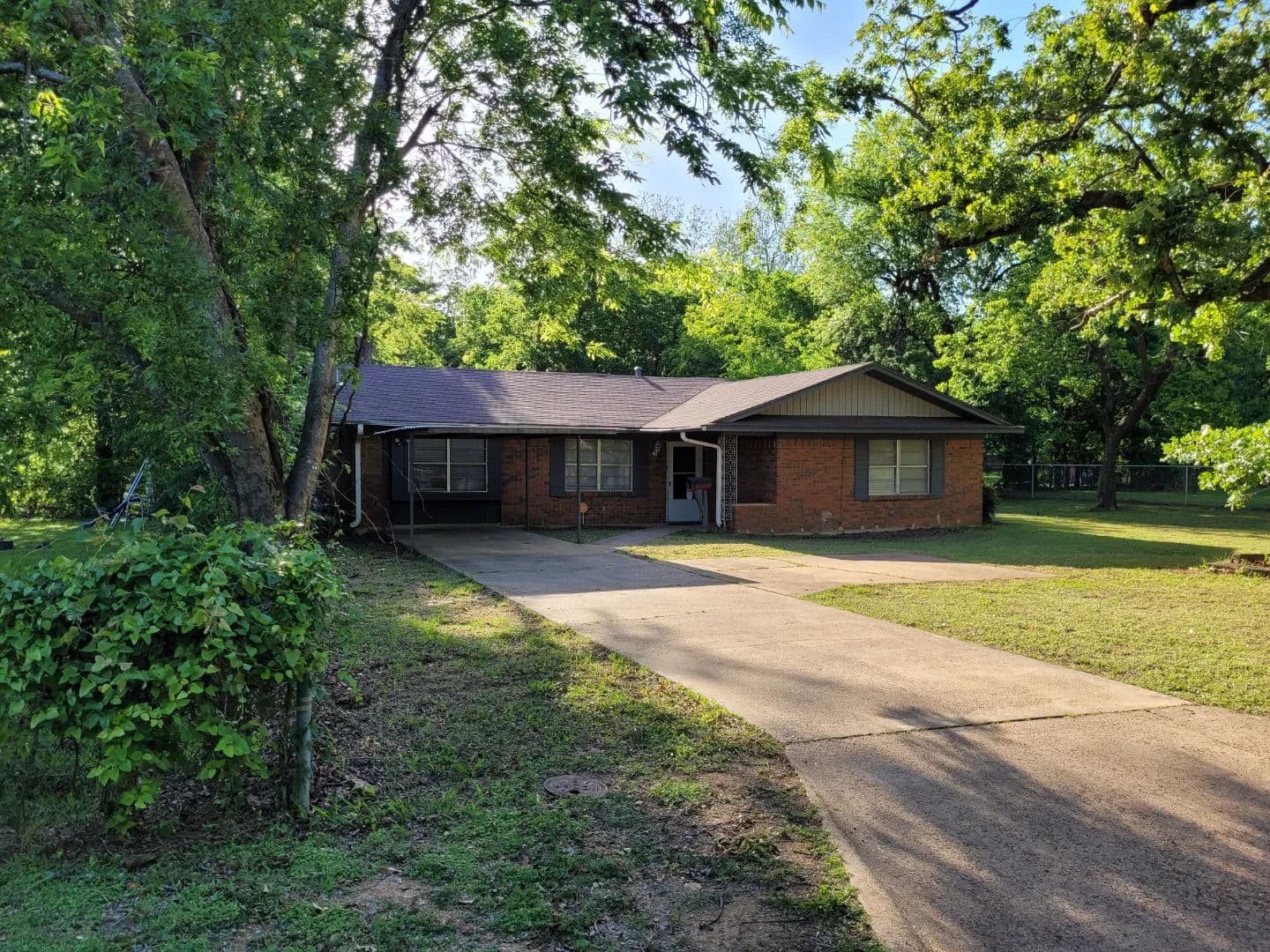Updated Home in Town, NE TX, Lamar Co, Paris, TX - Paris, Texas, 75460
