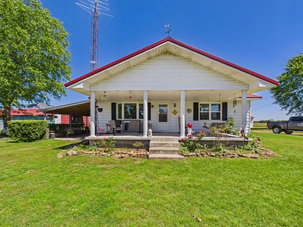 Country 3 Bed/ 1 Bath Home on 14 +/- acres, pond, shop, barn, Center Ridge, Arkansas - land for sale