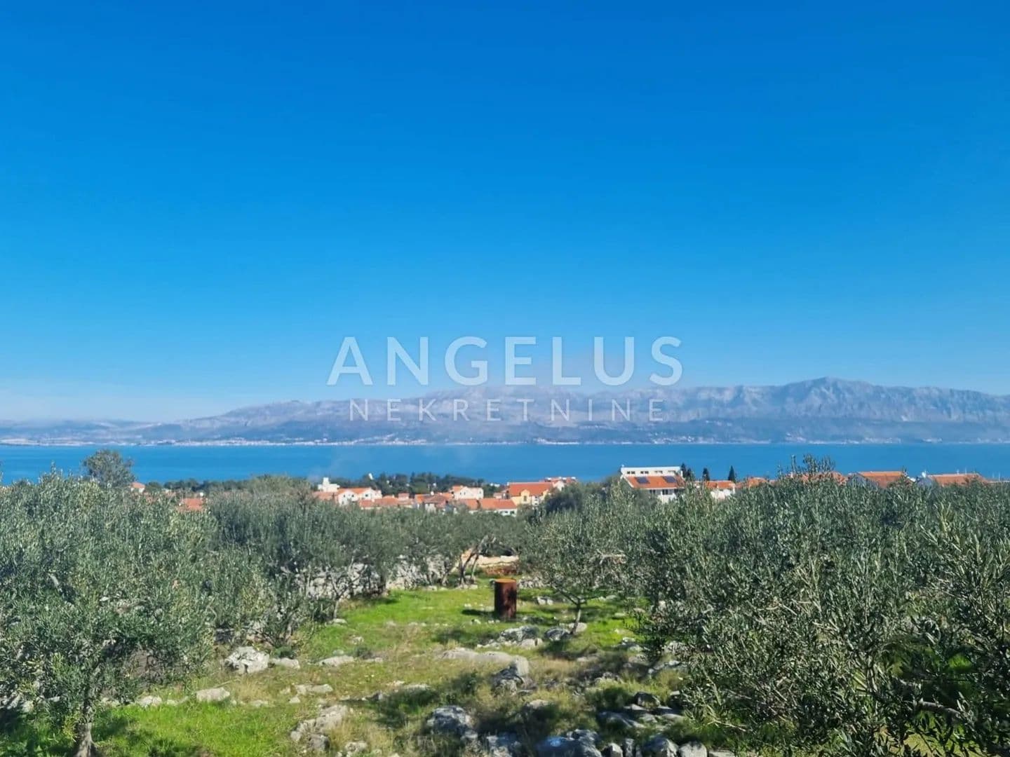 Građevinsko zemljište s pogledom na more na otoku Braču - land for sale