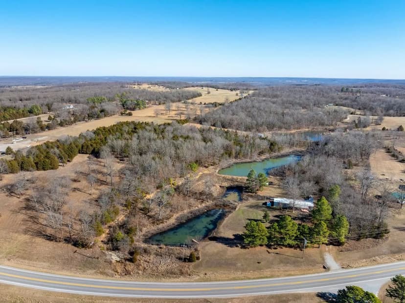 Mobile on 8 +/- Acres, Ponds, Ash Flat, Arkansas