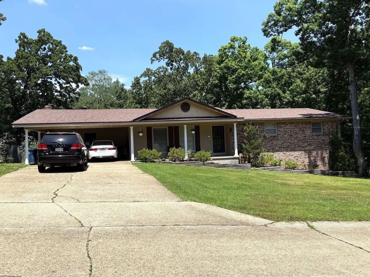 Spacious 3000+ SQFT Home For Sale in Poplar Bluff, MO - land for sale