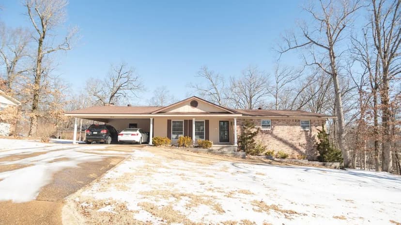 Spacious 3000+ SQFT Home For Sale in Poplar Bluff, MO