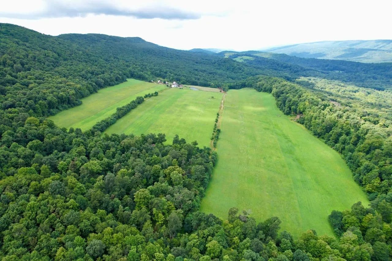 BEDFORD COUNTY - 385 HOWSARE LANE - 456 ± ACRES - Bedford, Pennsylvania, 15522