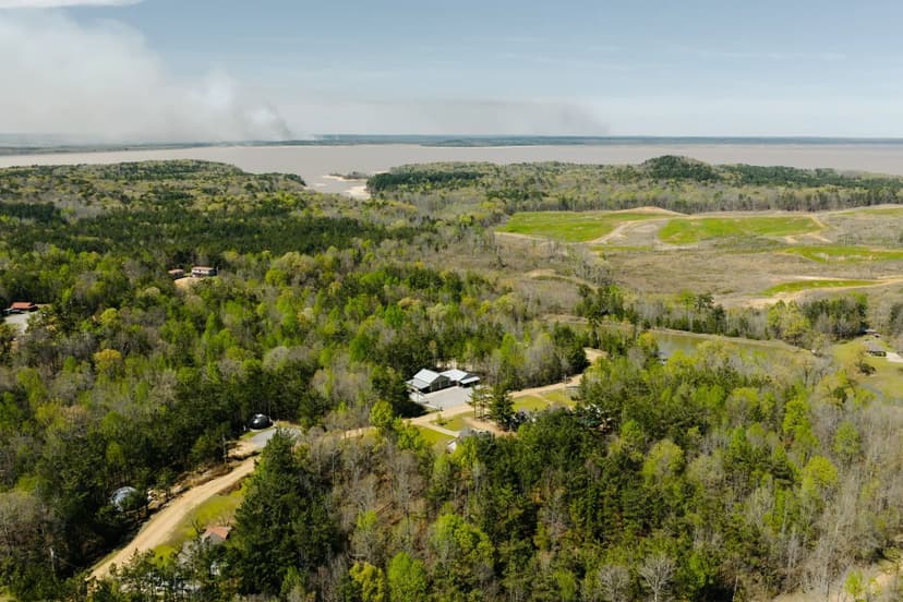 A Cabin on 3 Acres in Grenada County, MS
