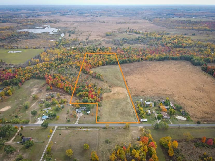Vacant Land (10+ Acres) in Walkerville
