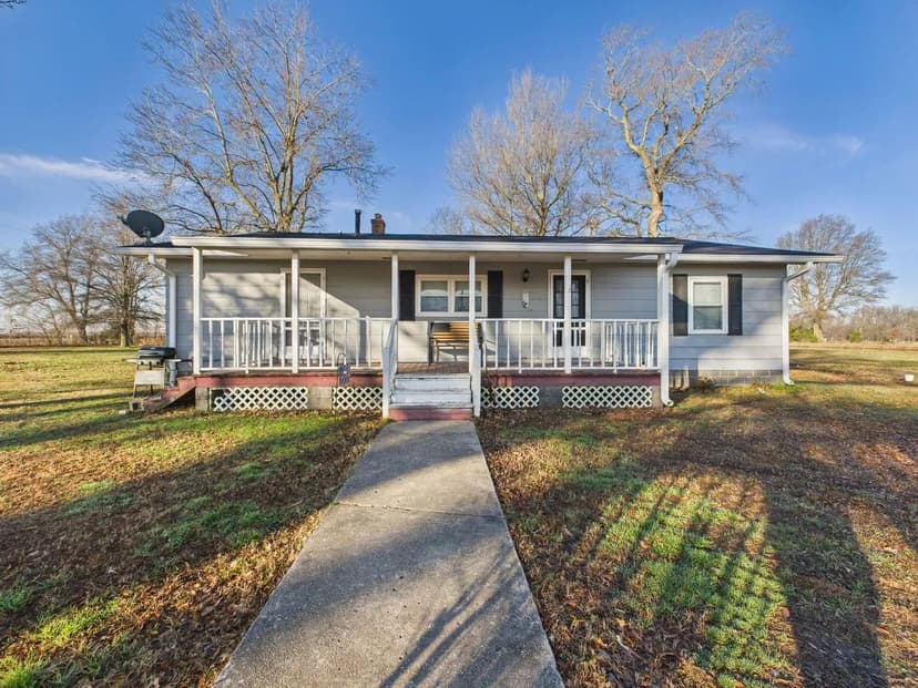 Spacious 3-Bed, 2-Bath Home on 4.49+/- AC