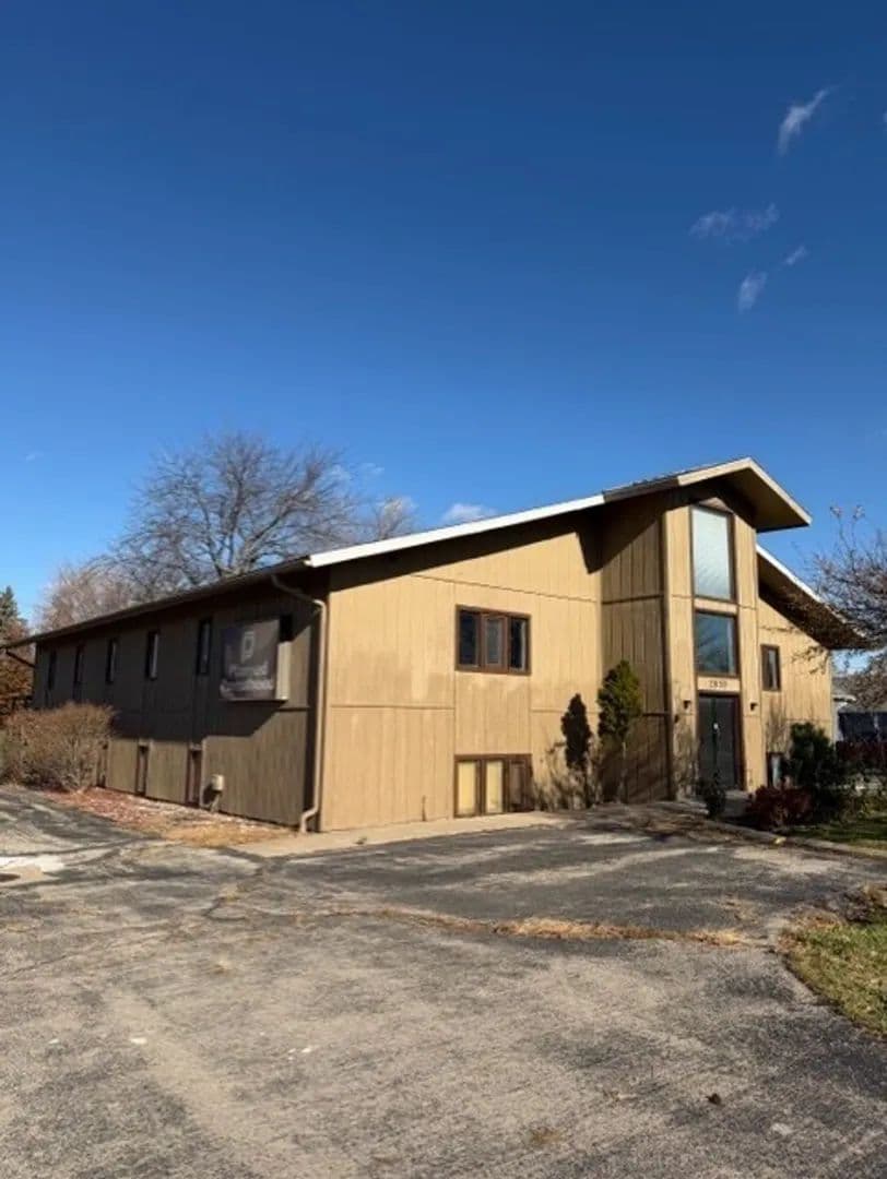 Professional Building, 7172 sq ft, 2650 McLeod Drive N, Saginaw MI 48604