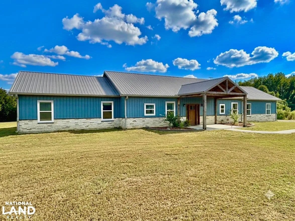 Beautiful Barndominium on 19+/- Acres: 4 Bed, 2.5 Bath - Humboldt, Kansas, 66748