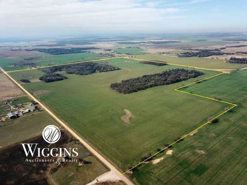 4/8 - 180 +/- Acres | Good Sm. Grain/Livestock Farm * Ringwood, OK