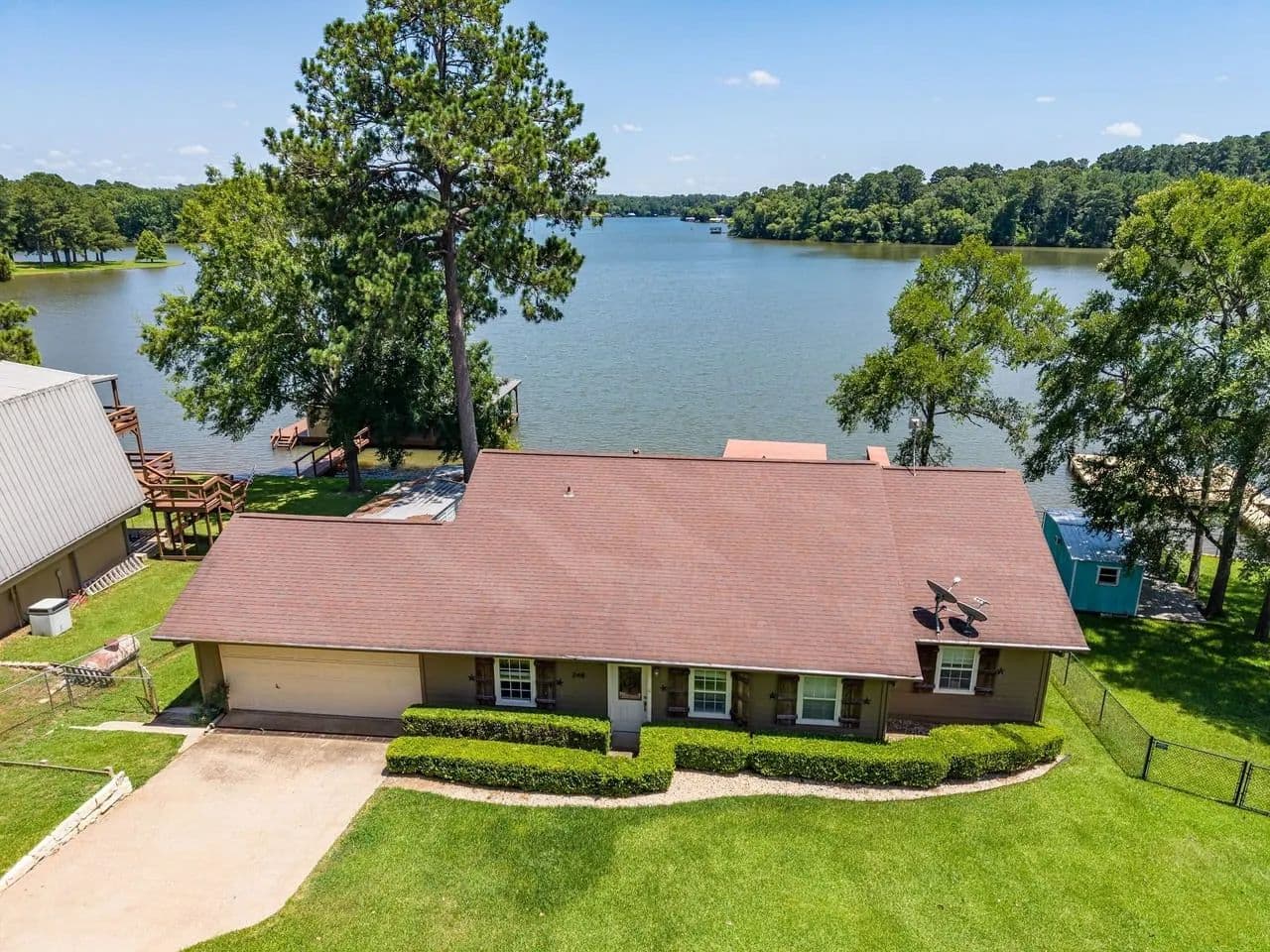 Gorgeous 4/2/2 Waterfront on Lake Jacksonville - Jacksonville, Texas, 75766