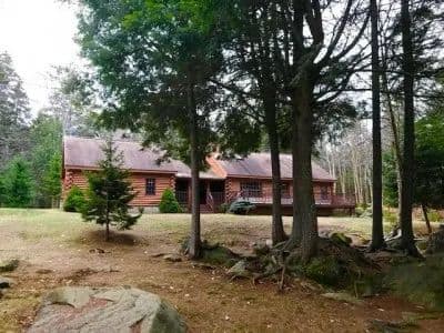 Immaculate Log Cabin on Moosehead Lake
