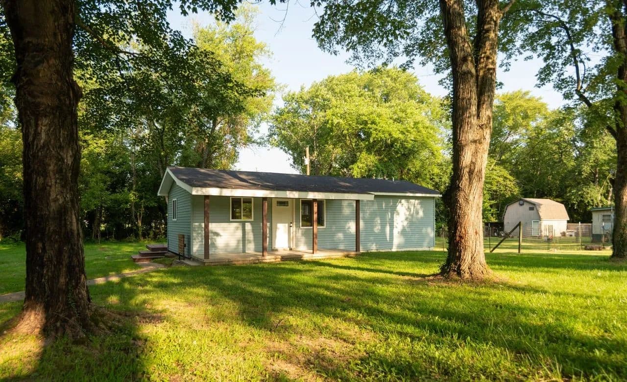 Beautifully Reimagined 2-Bed Home in Bloomfield, MO - Bloomfield, Missouri, 63825