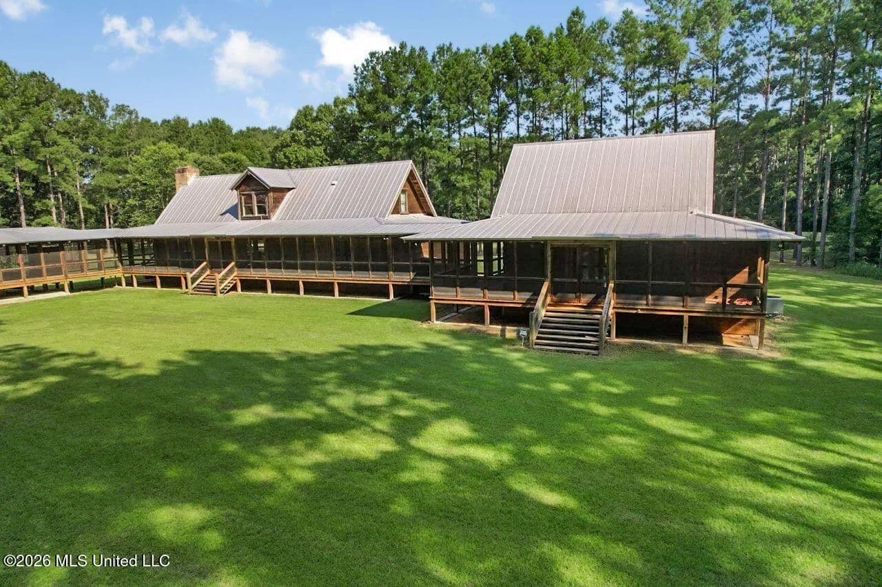 85± Acre Luxury Estate in Poplarville, MS - Poplarville, Mississippi, 39470