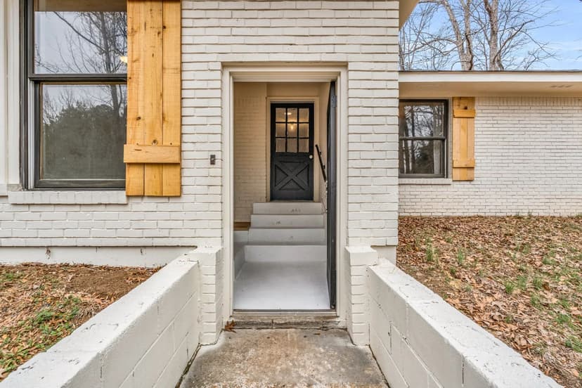  A Home on 3.8± Acres in Columbus Lowndes County, MS