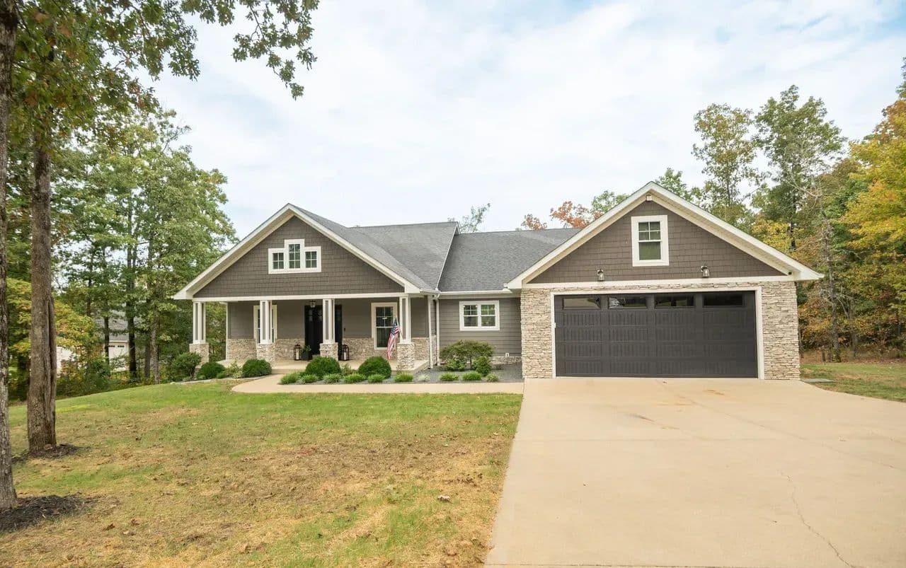 Custom-Built 4-Bed Home on 1±AC in Poplar Bluff, MO - Poplar Bluff, Missouri, 63901