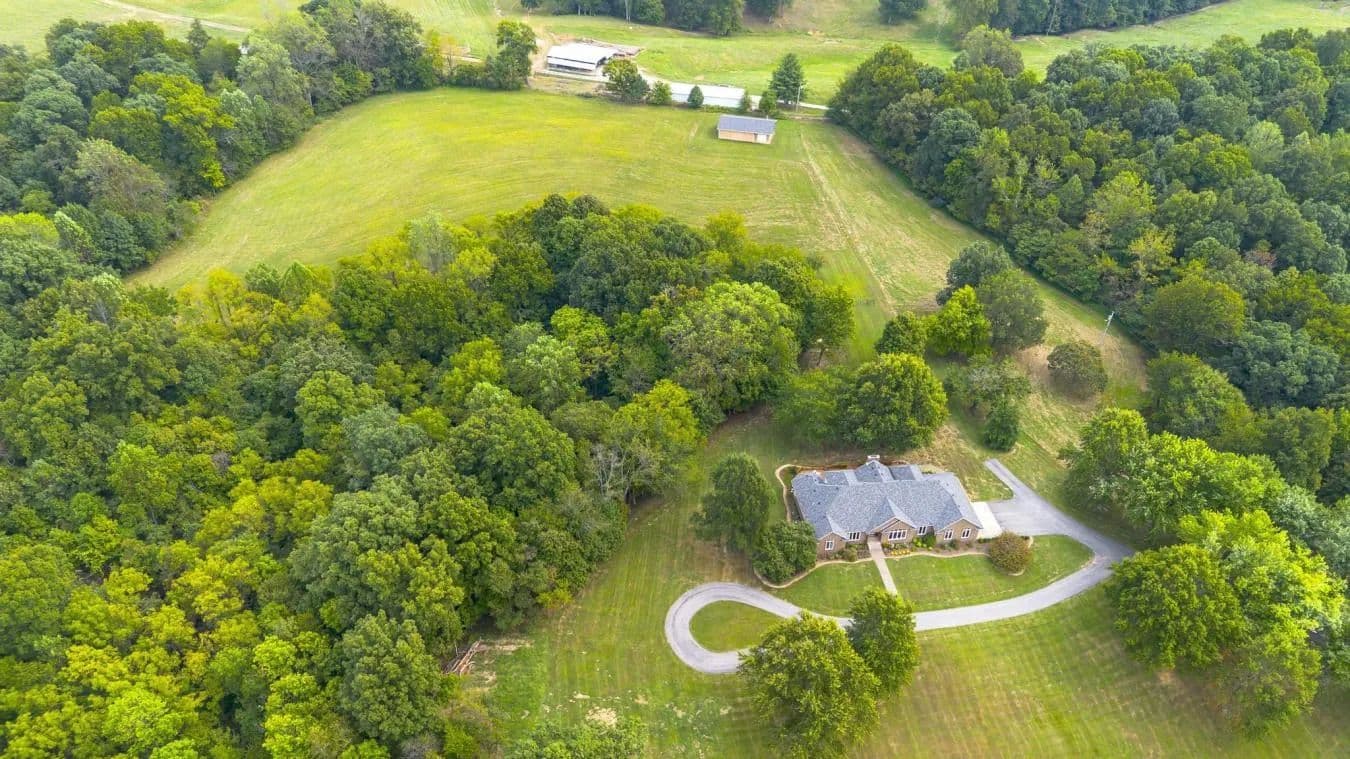 2835 KY-261 - Hardinsburg, Kentucky, 40143