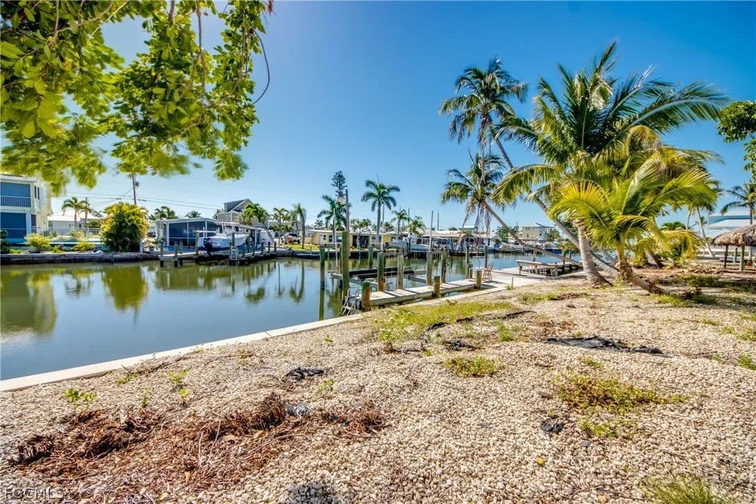 Vacant Land in St James City - Florida, 33956