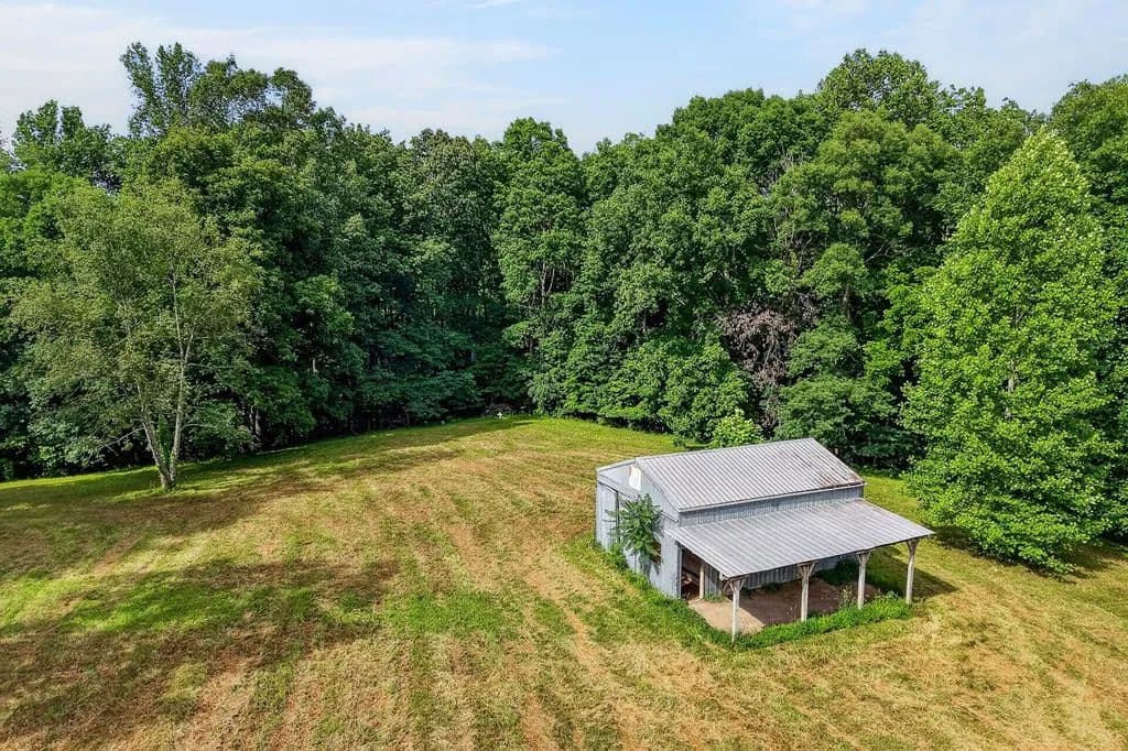 4.21 Acres of Land for Sale in Dowelltown, Tennessee - land for sale
