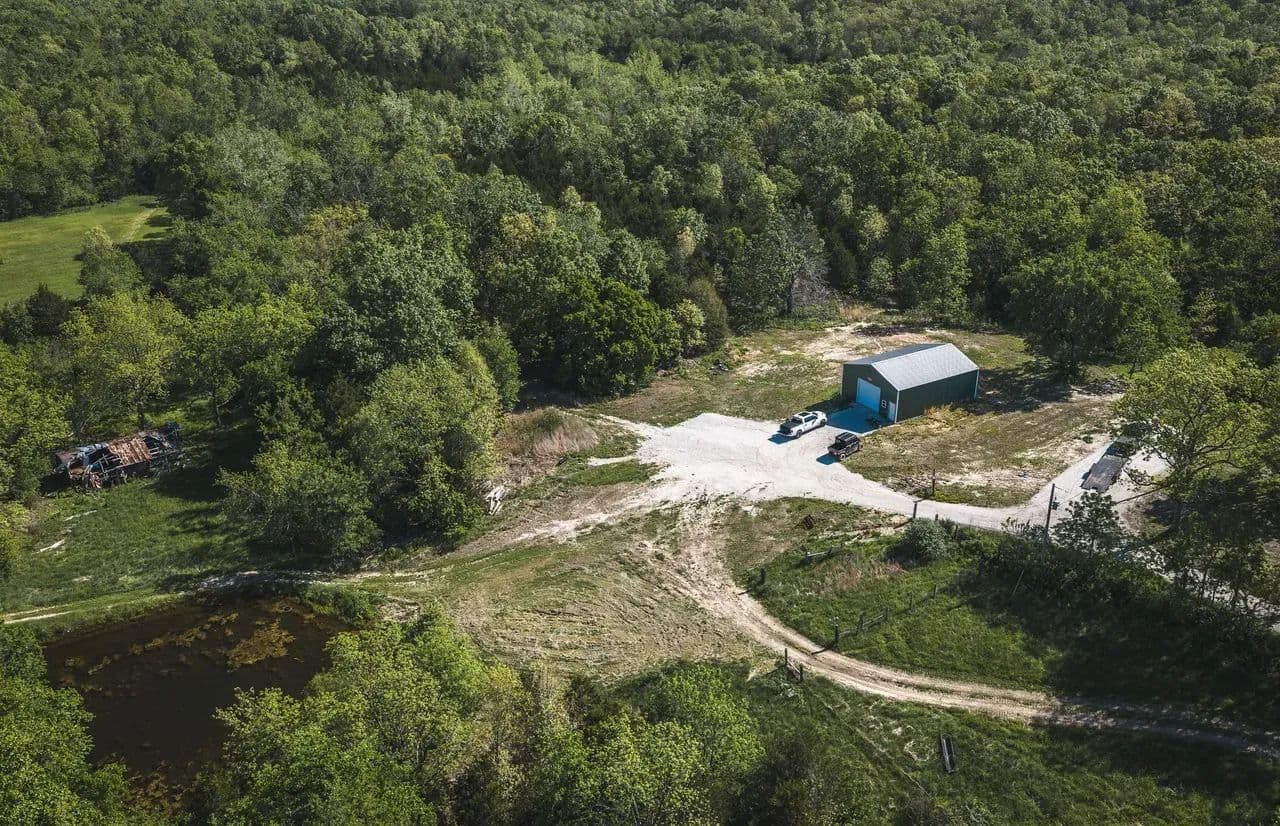 Hidden Ridge Retreat & Barn - Edgar Springs, Missouri, 65462