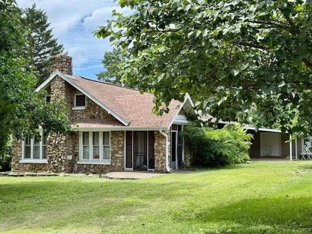 Stone Home, 4 Bed/1 Bath, Storage Building - Mountain View, Missouri, 65548